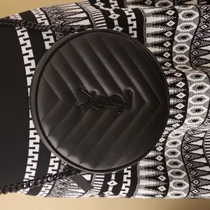 Saint Laurent - Jade YSL - Round Quilted Graine de Poudre Crossbody Bag - Black